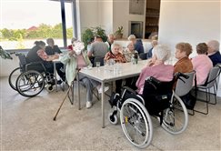 Návšteva seniorov a detí z jaslí v kultúrnom centre